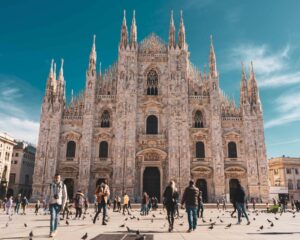 duomo-milano-300x240 Cosa fare a Milano per i turisti: 10 esperienze da non perdere